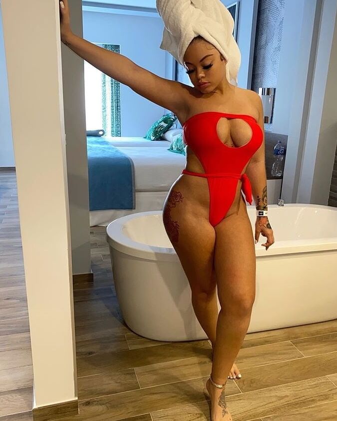 check out these curvy ladies