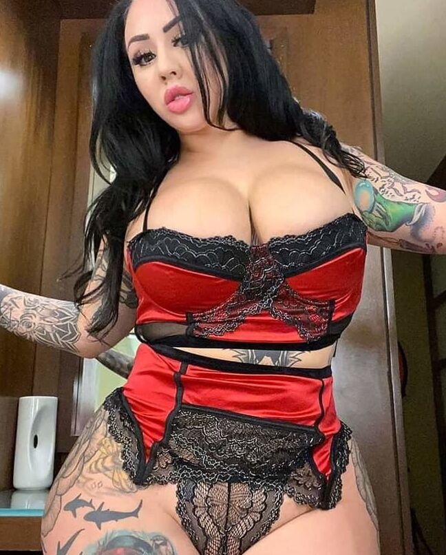 check out these curvy ladies