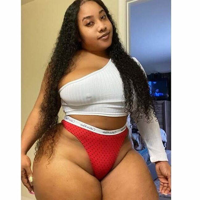 check out these curvy ladies