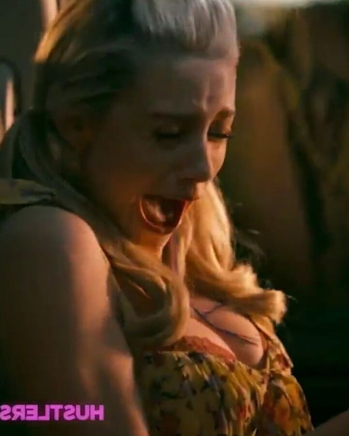 Lili Reinhart