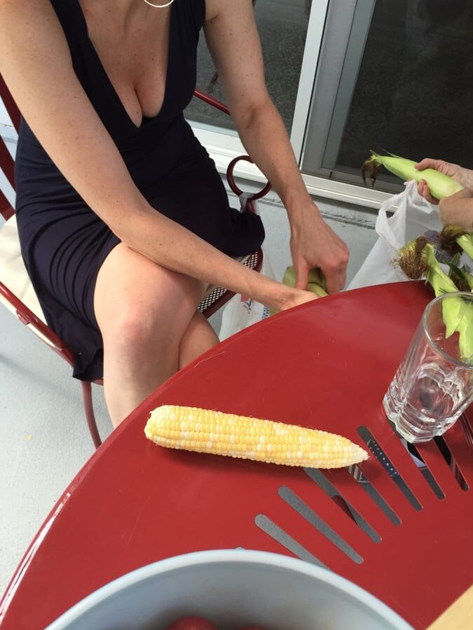 Une femme mure libertine, exhib partage photos couple