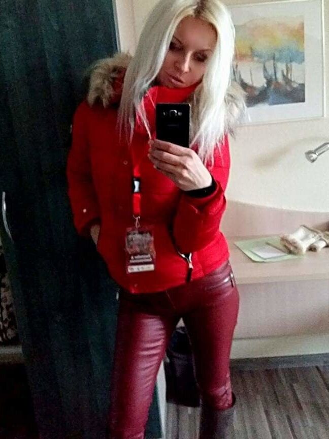 Blonde Girl LEA