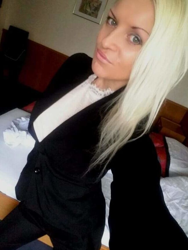 Blonde Girl LEA