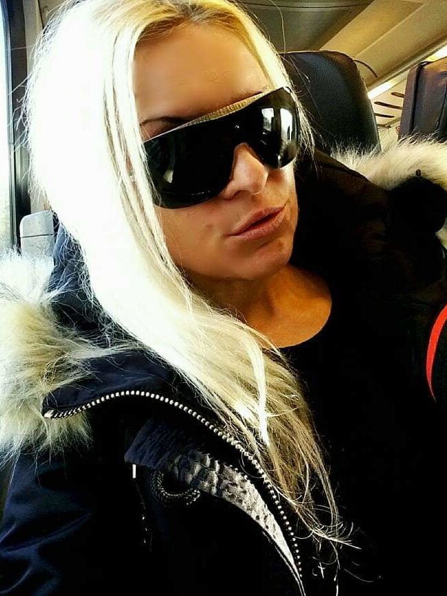 Blonde Girl LEA