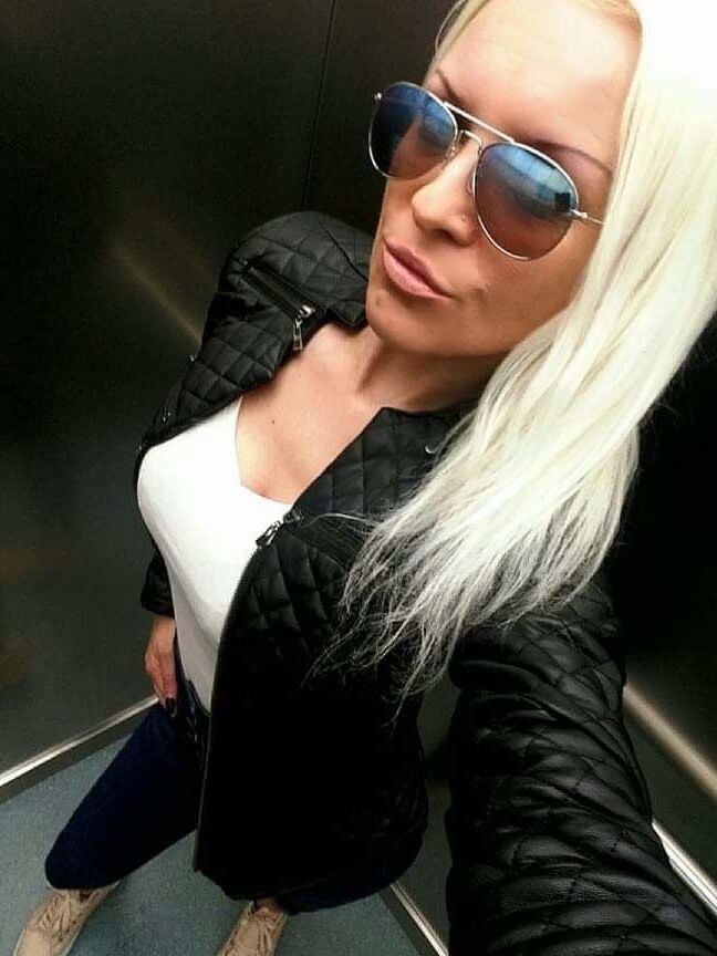 Blonde Girl LEA