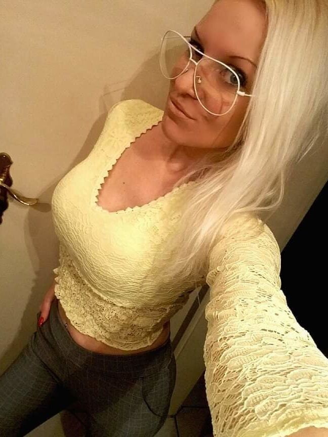 Blonde Girl LEA