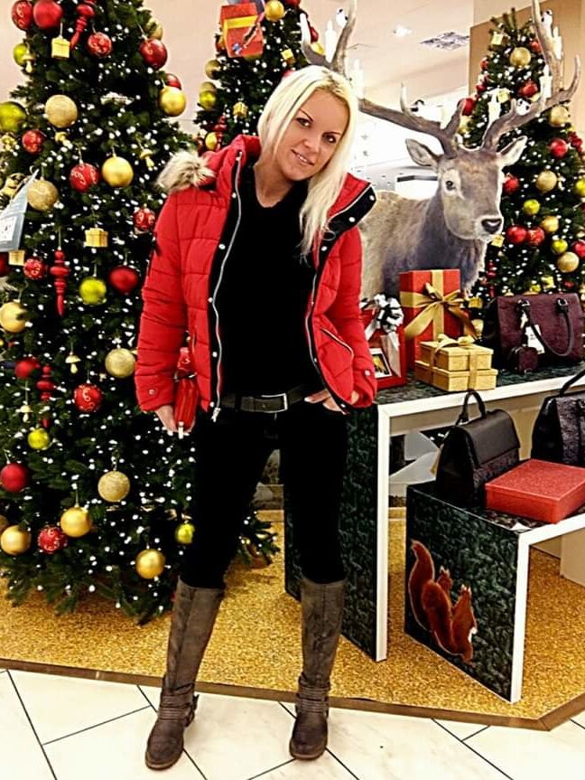 Blonde Girl LEA