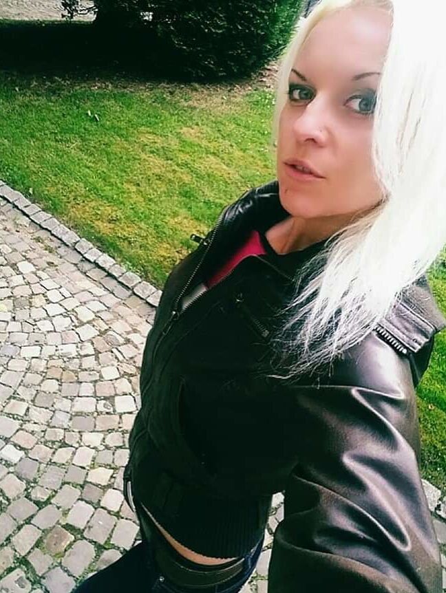 Blonde Girl LEA