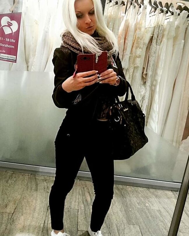 Blonde Girl LEA