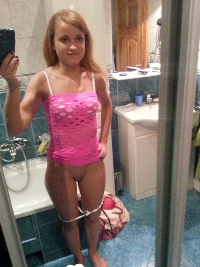 Seductive amateur knows how to flash her tits