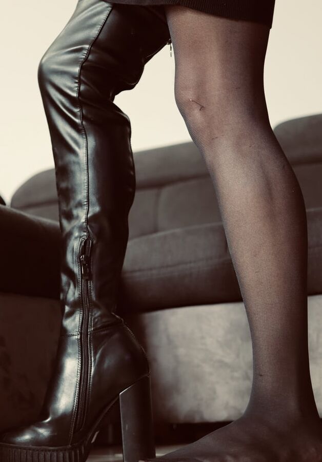 Exhibition Valentine&;s day cuissardes bas nylon cum on feet