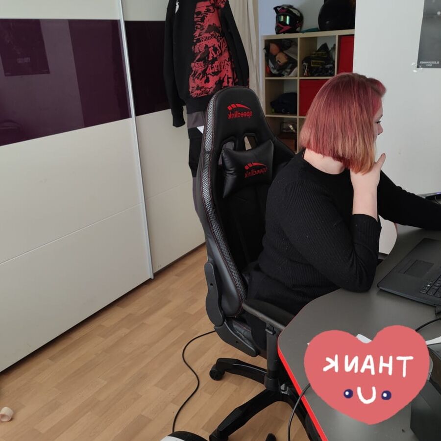 Frauelein_Kurivg mal Angezogen