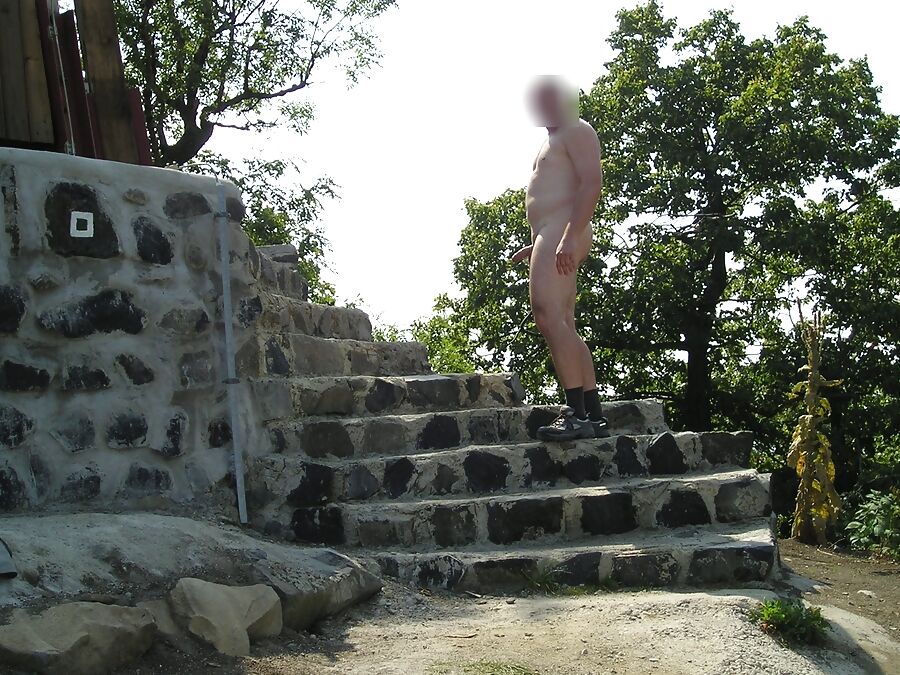 Sandra public nudity