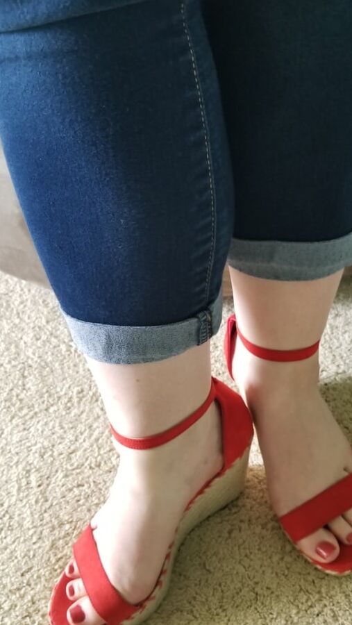 Roundup sexy milf, mom, feet, legs, big natural tits