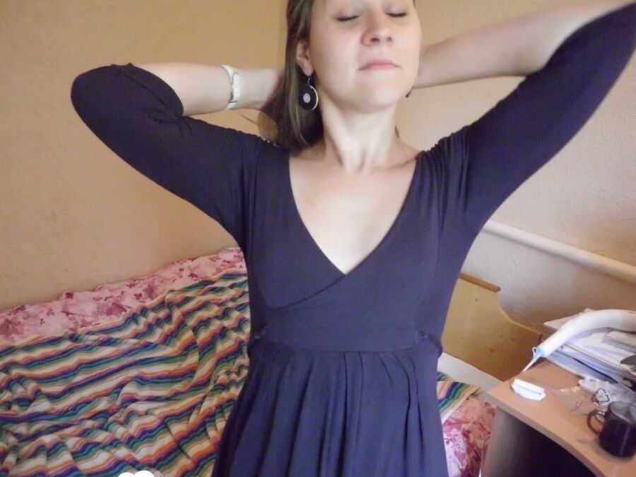 Skinny amateur brunette masturbates furiously on camera