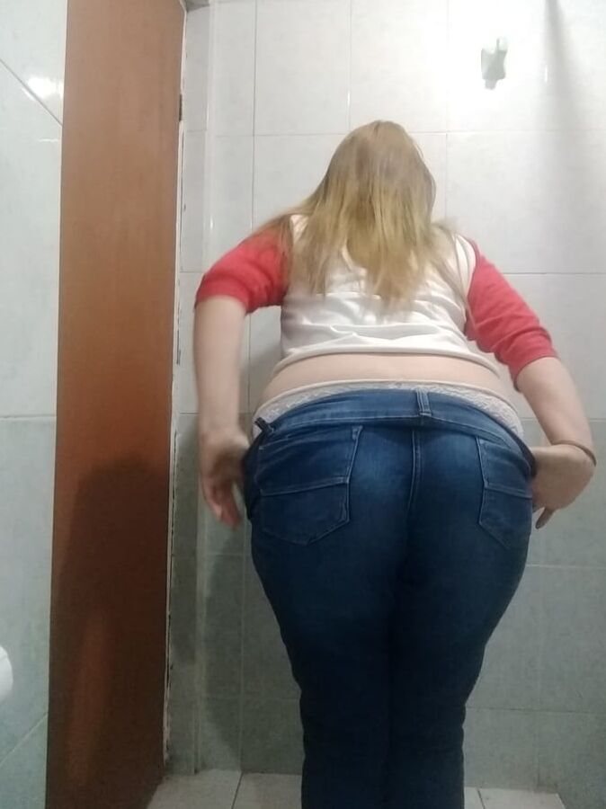 B amateur big ass pictures and pussy tease with dildo.