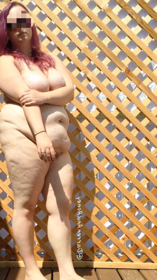 BBW wife nude outdoors