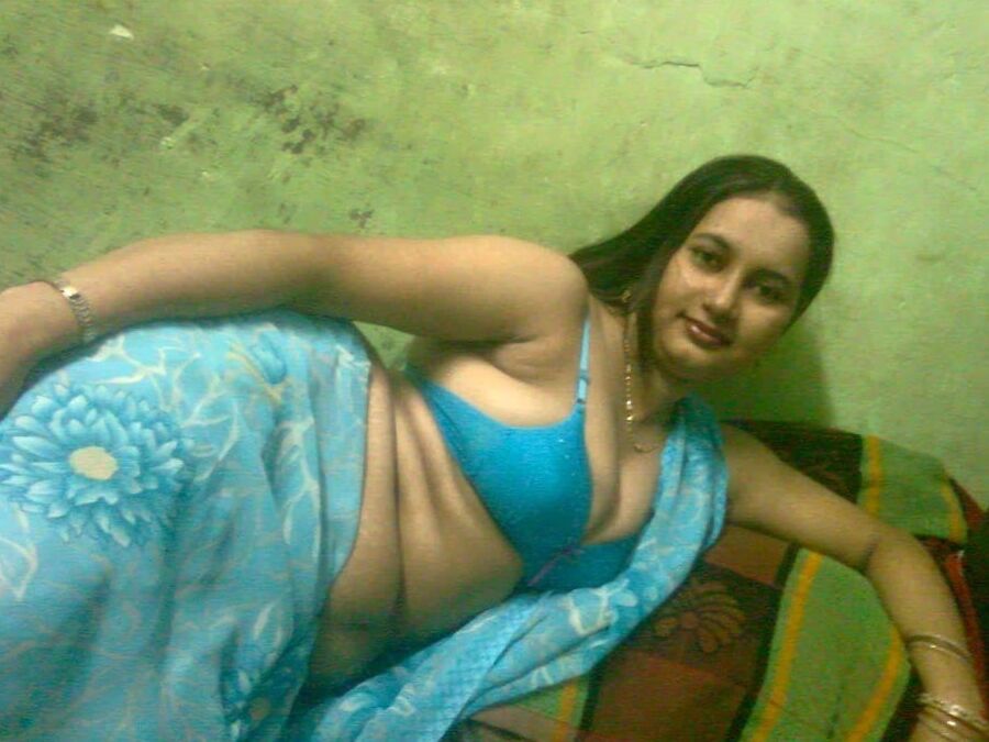 Hot aunties and side boobs