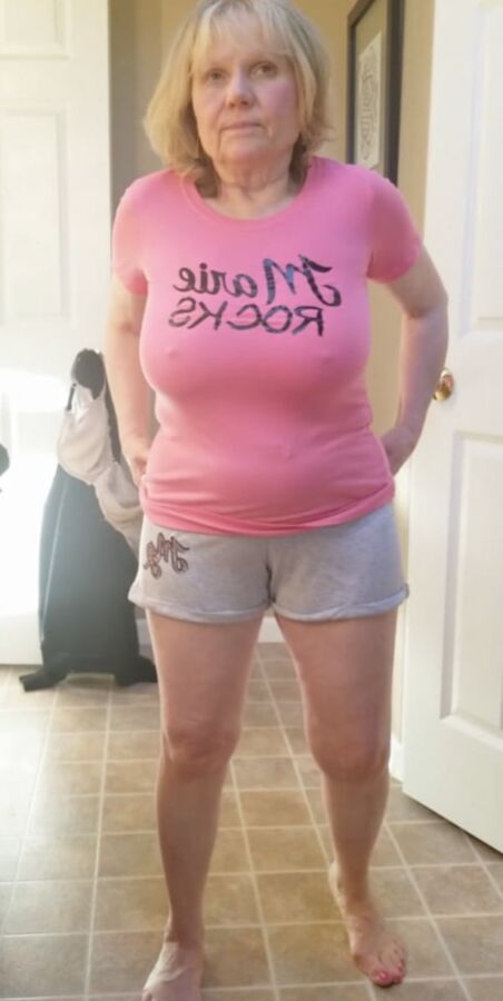 Hot granny MarieRocks changes in and out of clothes