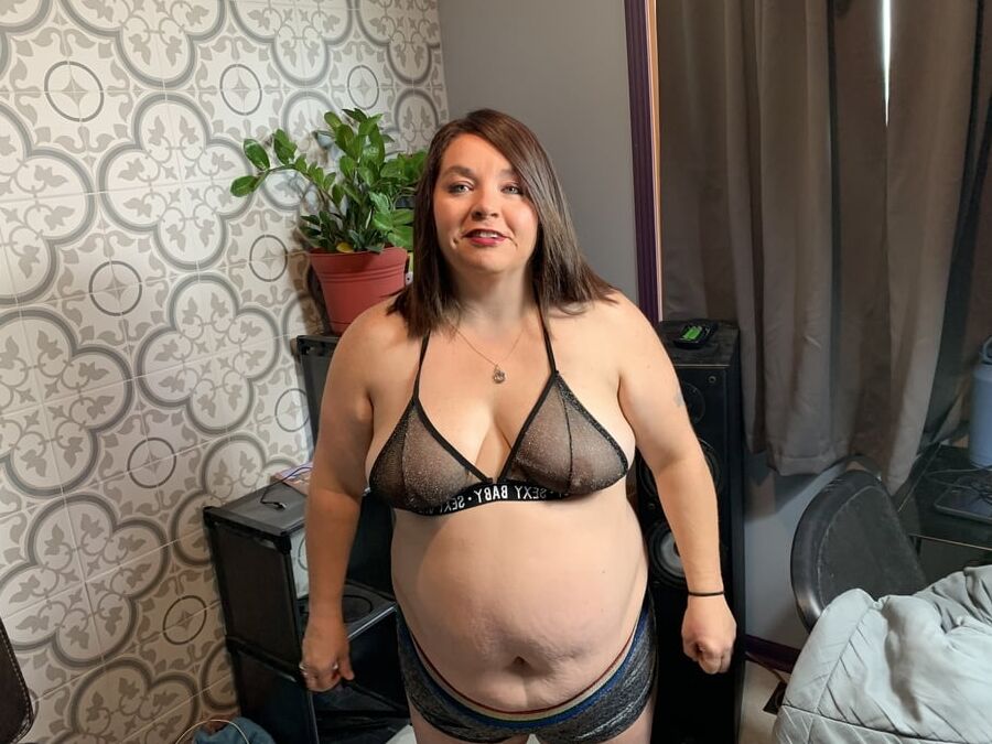 Sexy BBW Stripping Before Sucking Dick