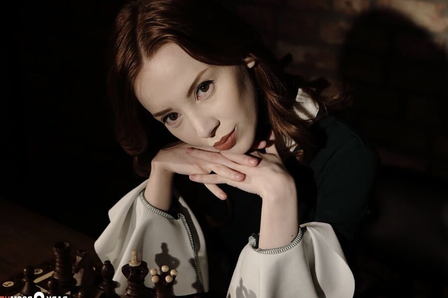 &;Checkmate, bitch!&; with gorgeous girl Lottie Magne