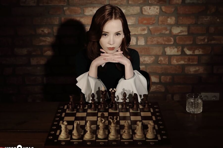 &;Checkmate, bitch!&; with gorgeous girl Lottie Magne