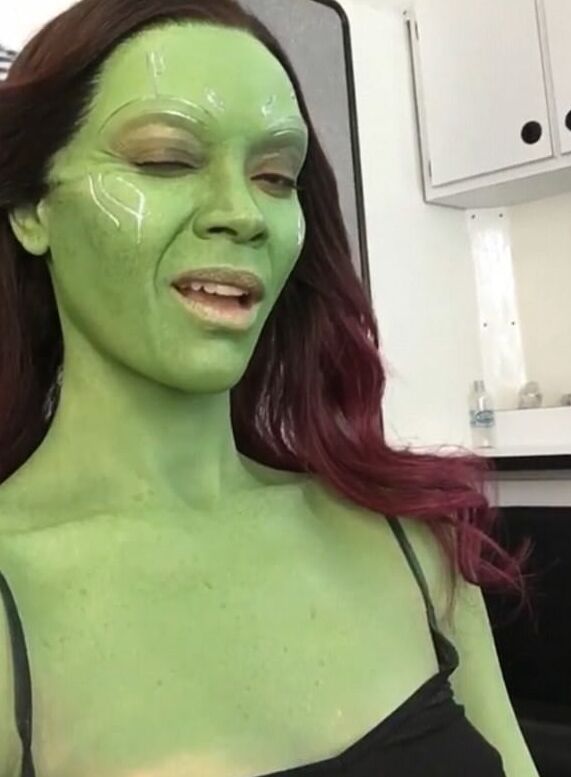 Zoe Saldana Hot