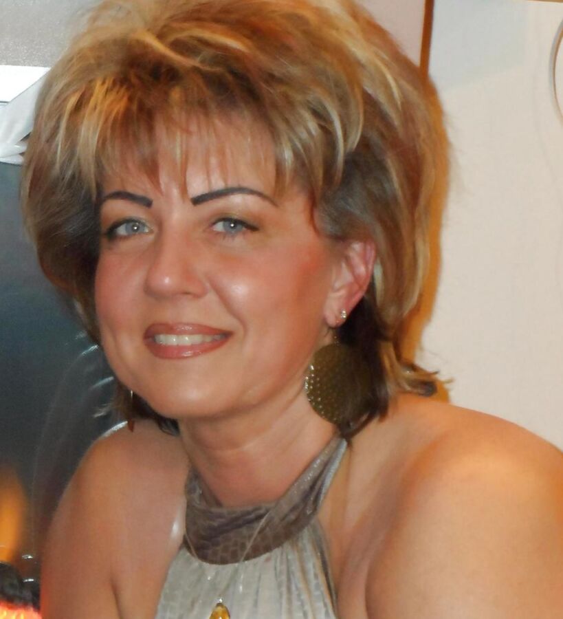 My mom hot suck