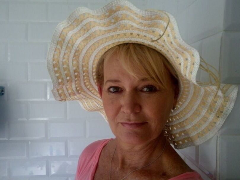 MATURES, MILFs, TEENS ...BEAUTIFUL WOMEN MIX