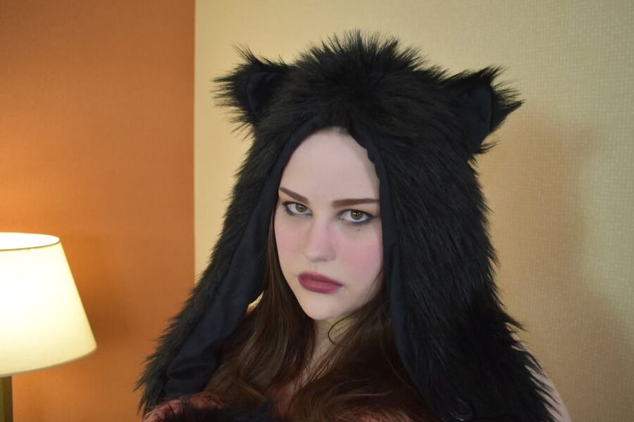 Luna Kat&;s Adult Film Studio Debut