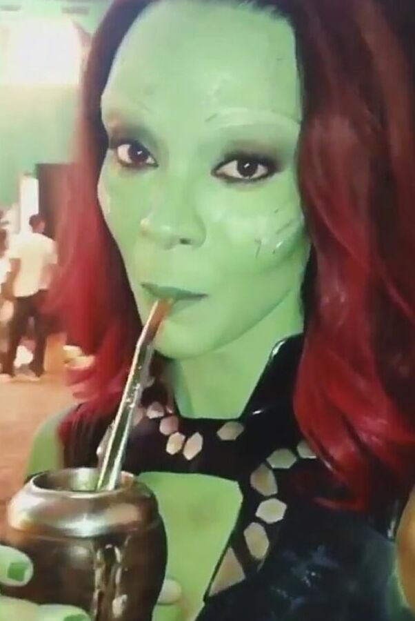 Zoe Saldana Hot