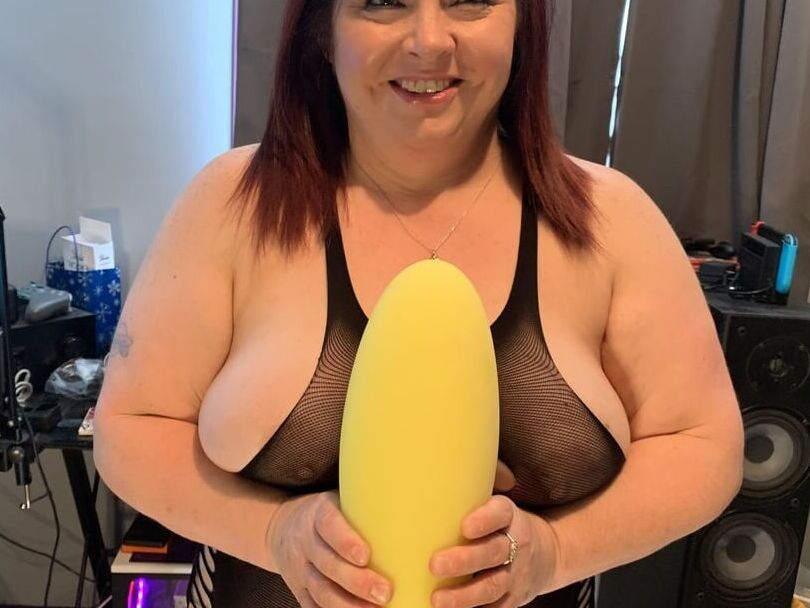 Sexy BBW Pussy Stretching Photoset