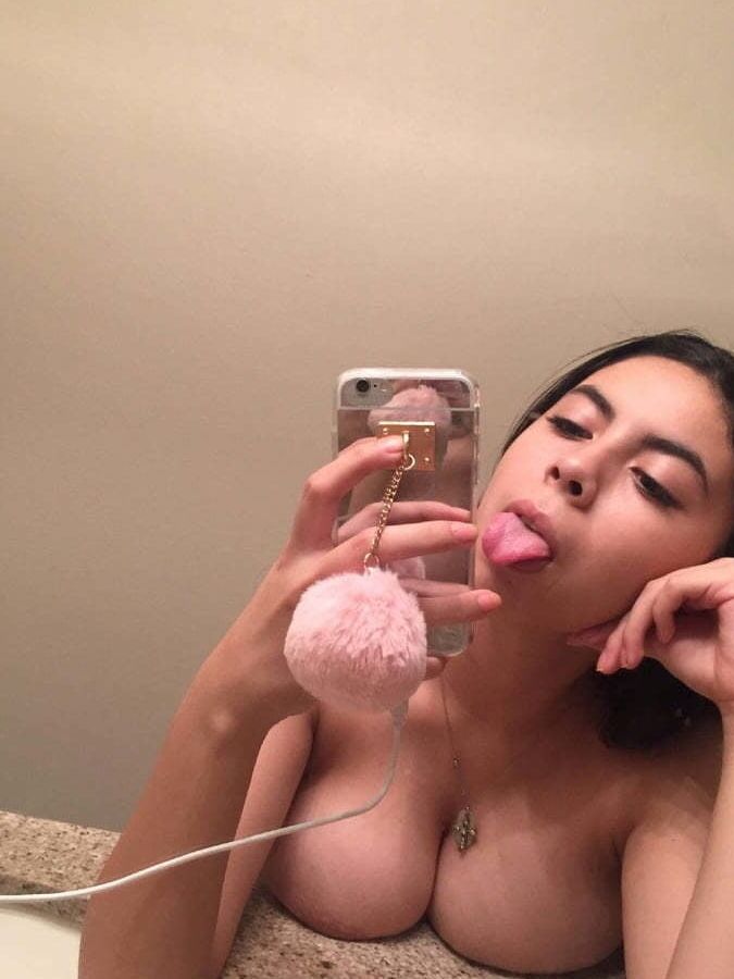 Novinha peituda Nua