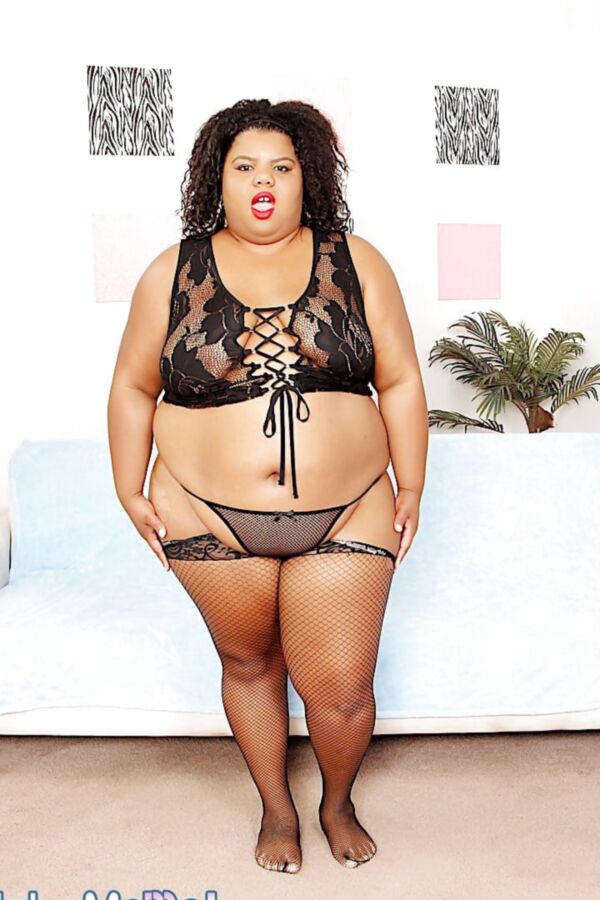 Ebony BBW Slut Peaches gets naked
