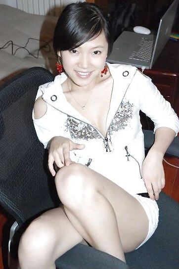 Homemade pics of Asian girlfriend posing