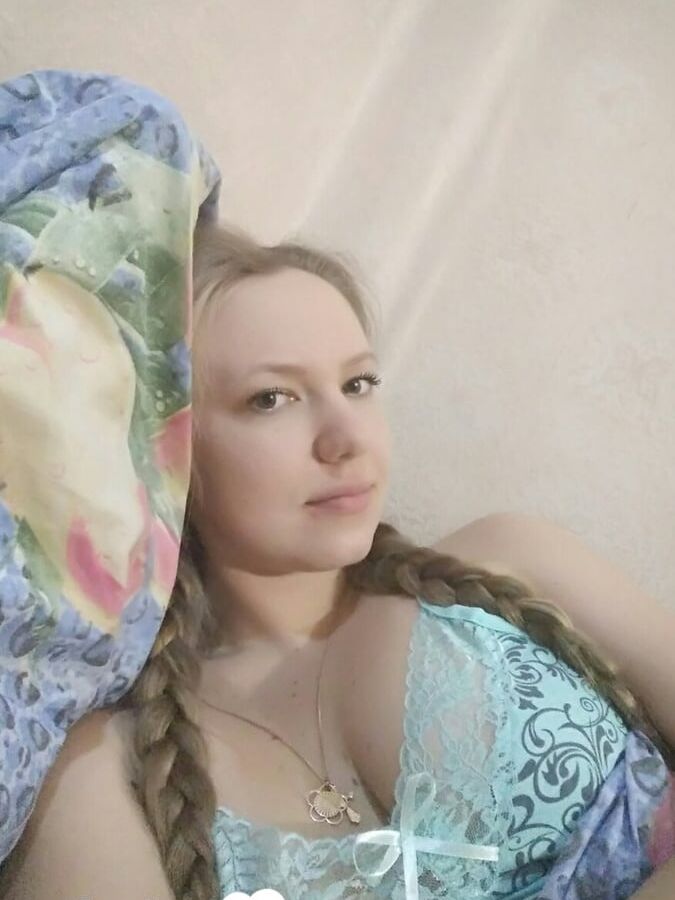 Luscious beauty teasing with her perfect curves