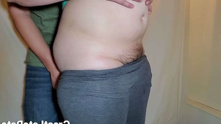Finding Hairy Pussy Under Her Leggings