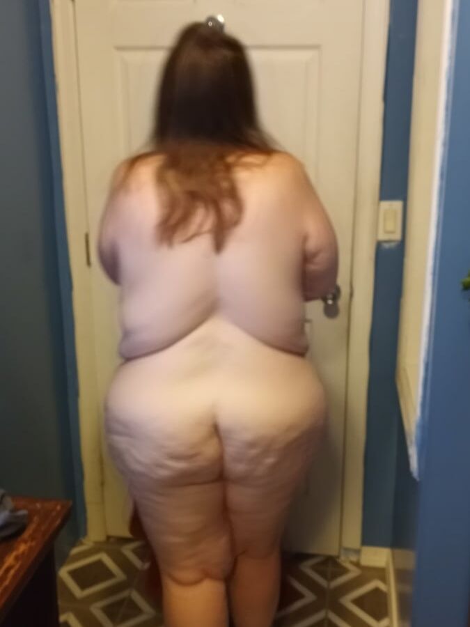 BBW Wife Showing Off Her Ass
