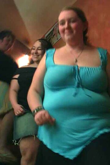 Super fat BBW Apple Bomb masturbates
