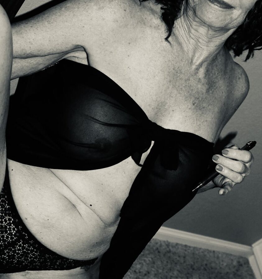 Sexy Granny ass n gape shots