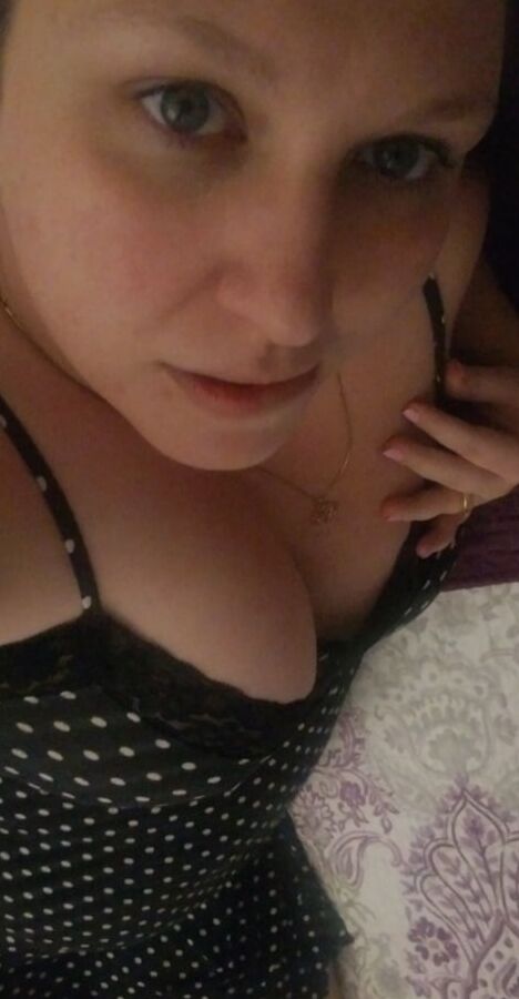Hot Wife Milf Tease round ass, big tits, shaved pussy