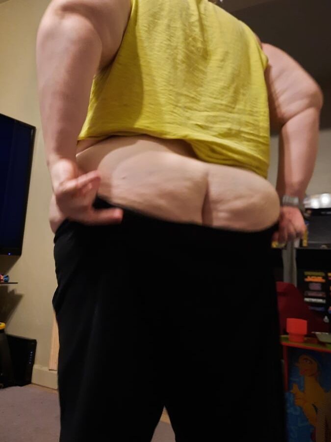 BBW Wife Showing Off Her Ass