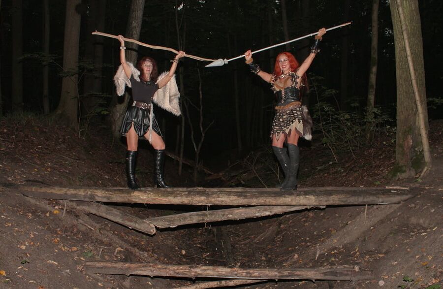 Savage Girls on Log together