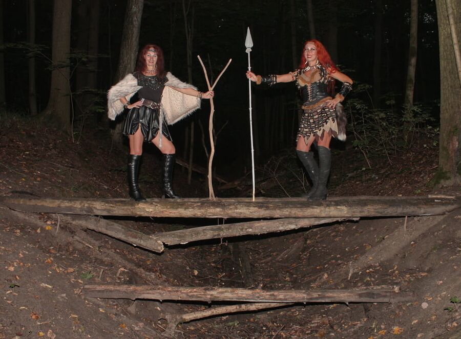 Savage Girls on Log together