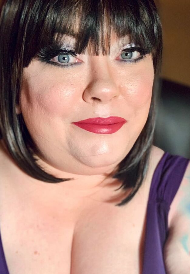 Tina Snua Selfies