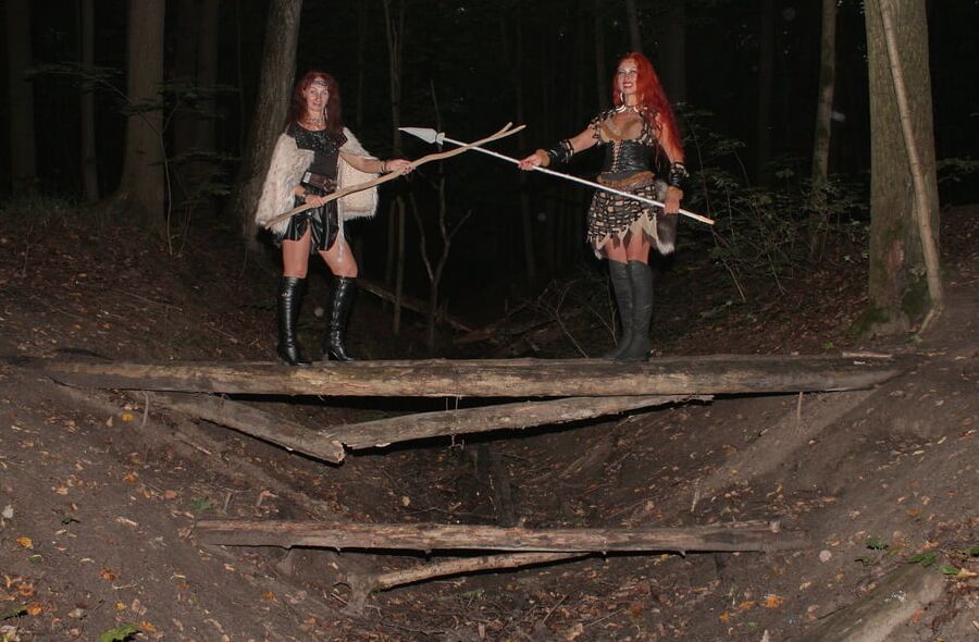 Savage Girls on Log together