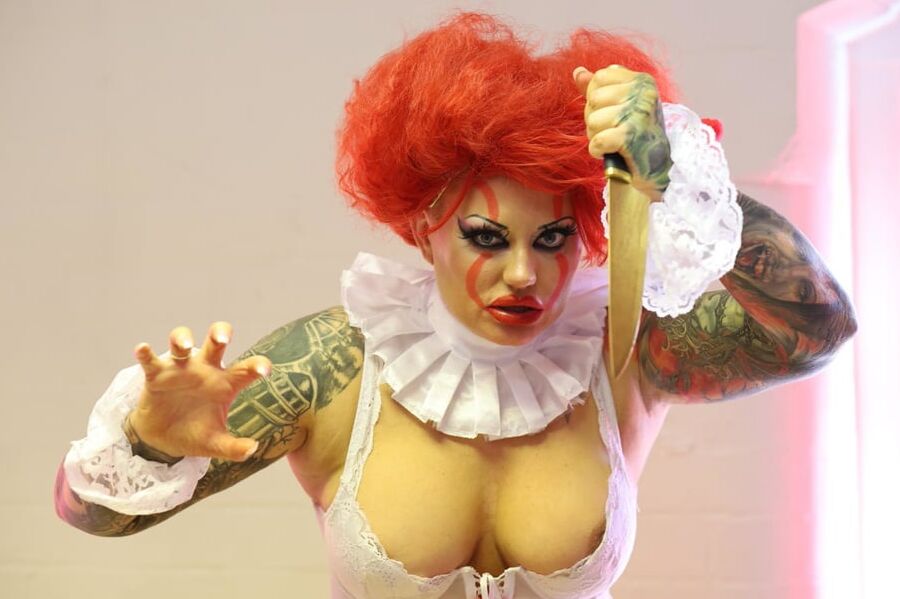 IF PENNYWISE WAS A WHORE