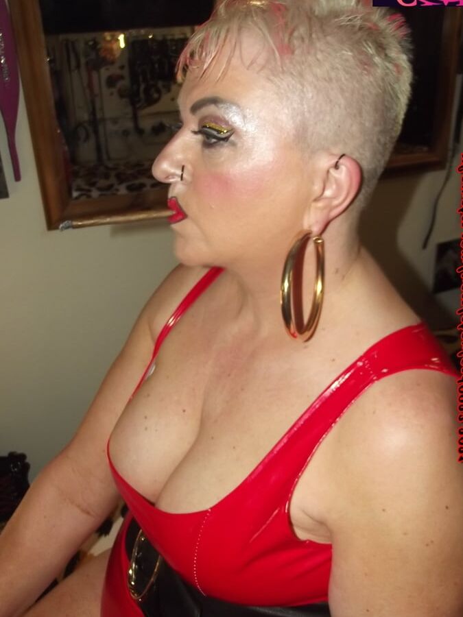 WHORE WHO LOVES TAKING IT UP THE ARSE