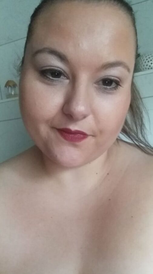 Fat Slut Shows Her Tits And Cunt