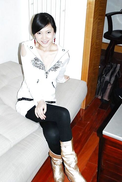 Homemade pics of Asian girlfriend posing